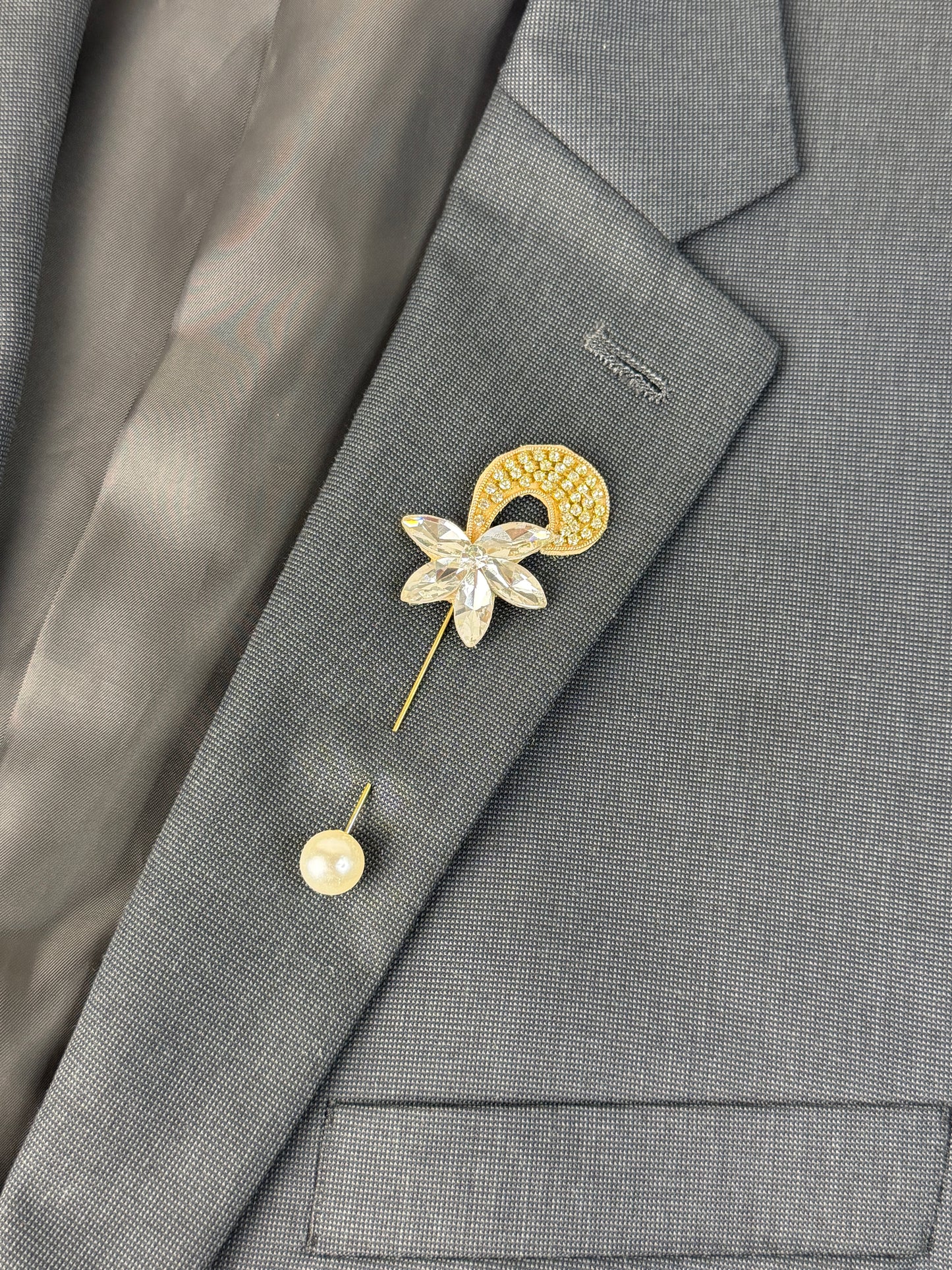 Statement Brooch Pins – Peacock Feather & Gemstone Decorative Lapel Pins for Wedding, Party & Formal Wear